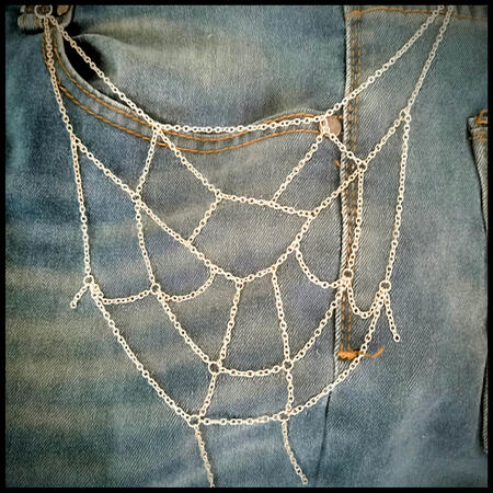 "Spiderweb" hip chain - Price: 30,- EUR